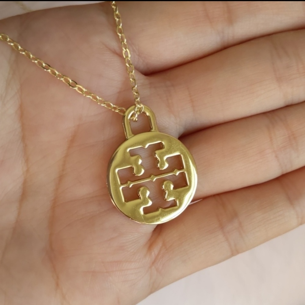 Tory Burch Logo Pendant Necklace NWOT - Picture 7 of 8